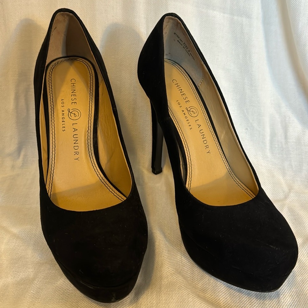Chinese Laundry women’s stilettos suede black